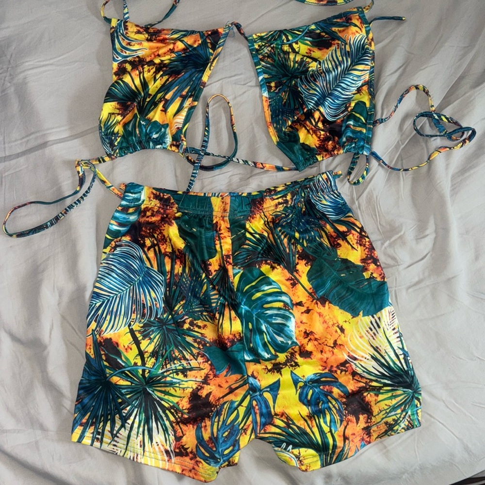 Two piece tropical set